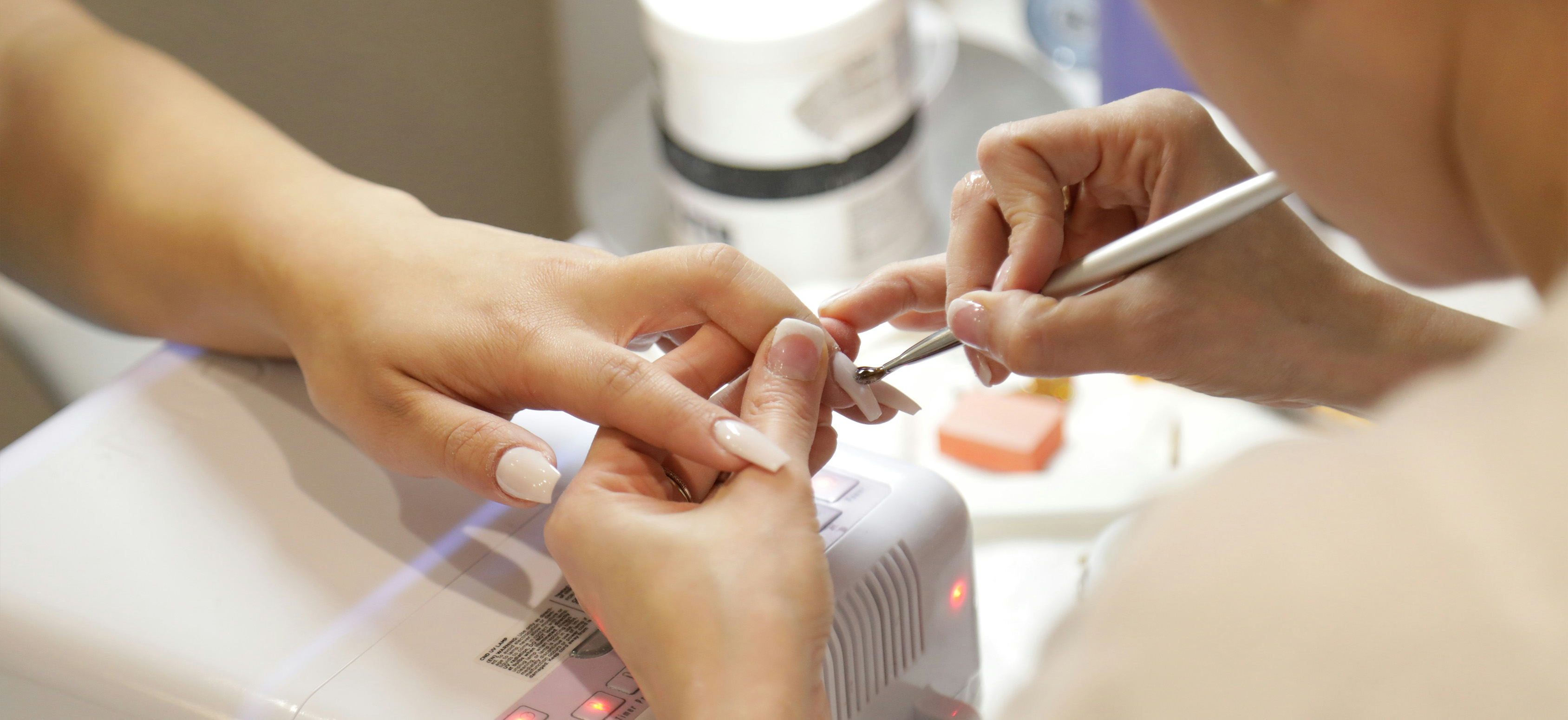 Nail artist radi manikuru